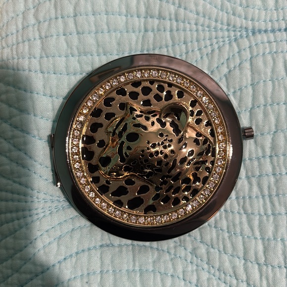 Dana Buchman cheetah design compact mirror with box - Picture 3 of 13